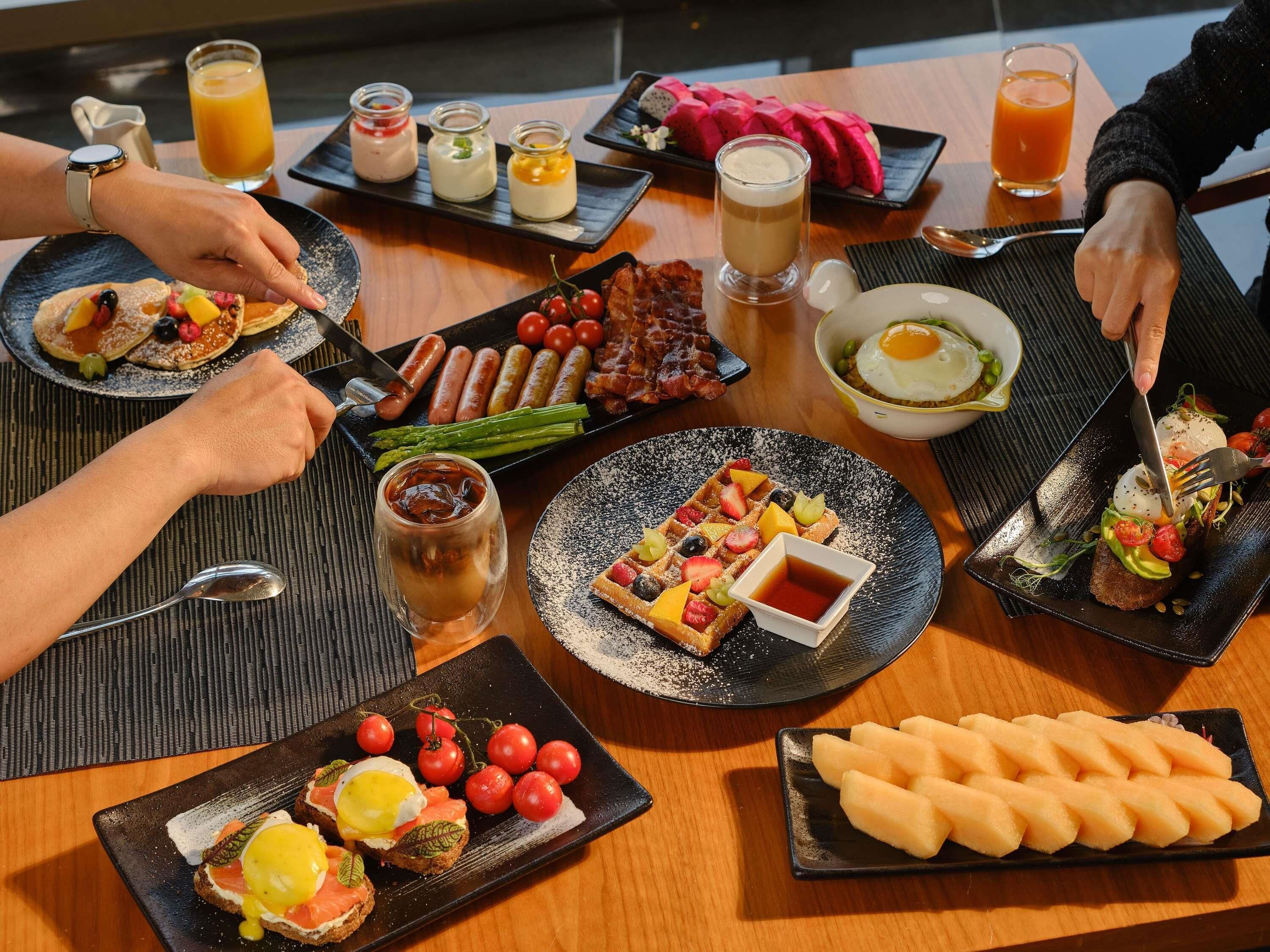 Free minibar items, in-room safe, desk, free WiFi