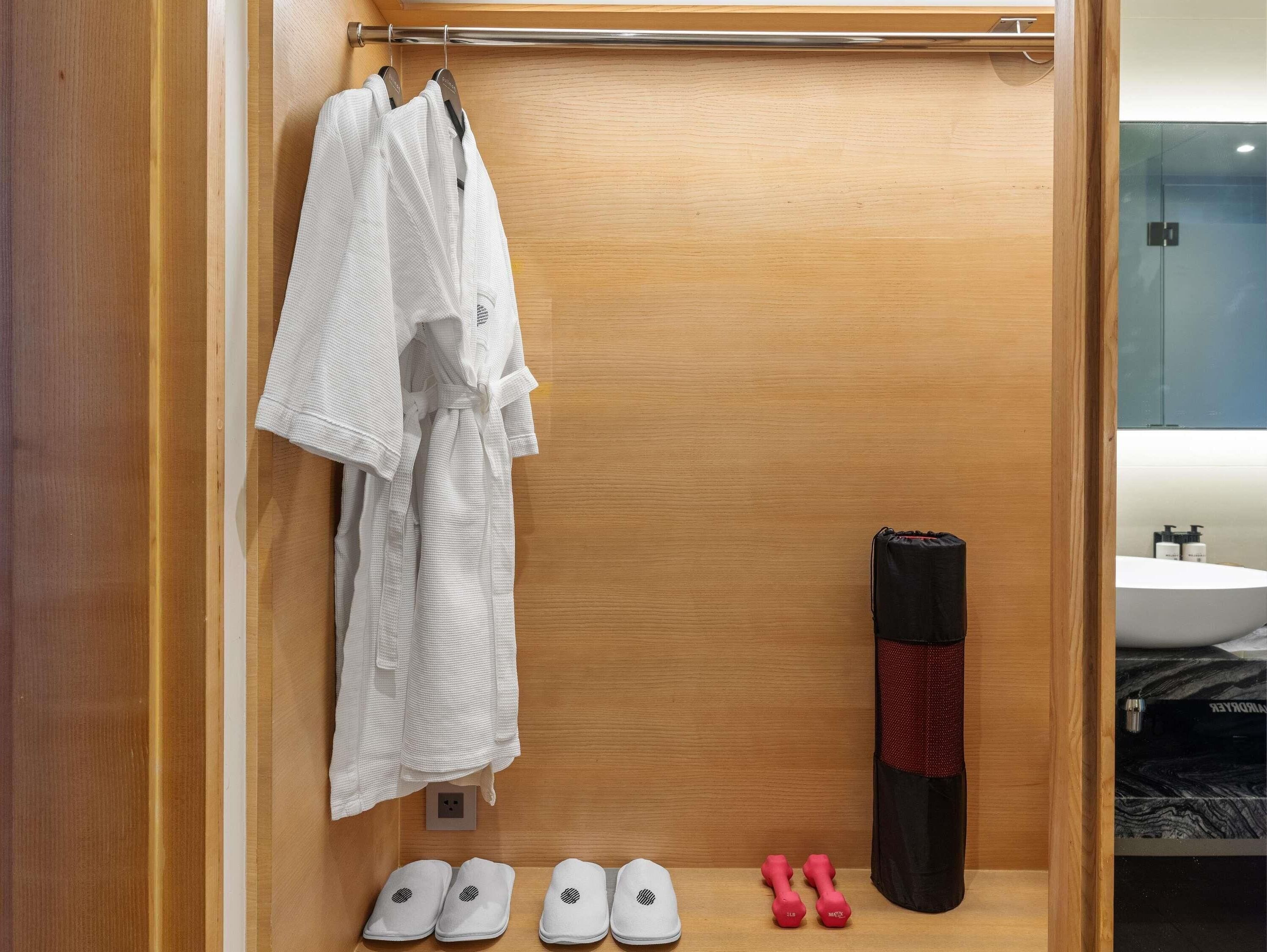 Suite – executive, 1 kingsize-seng | Minibarvarer (inkludert), safe på rommet og skrivebord