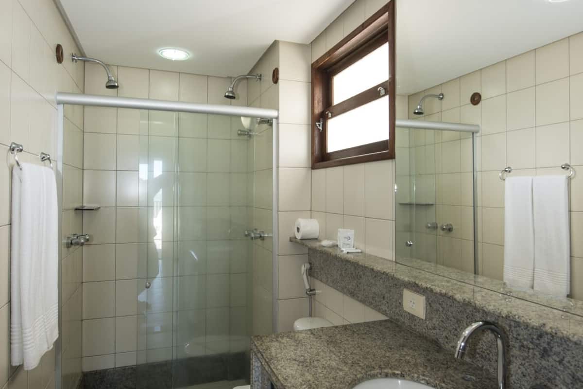 shower, free toiletries, towels