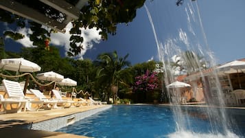 Outdoor pool, pool umbrellas, sun loungers