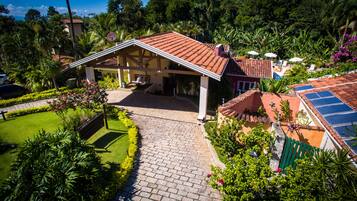 Entrada de la propiedad