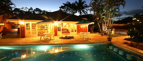 Outdoor pool, pool umbrellas, sun loungers