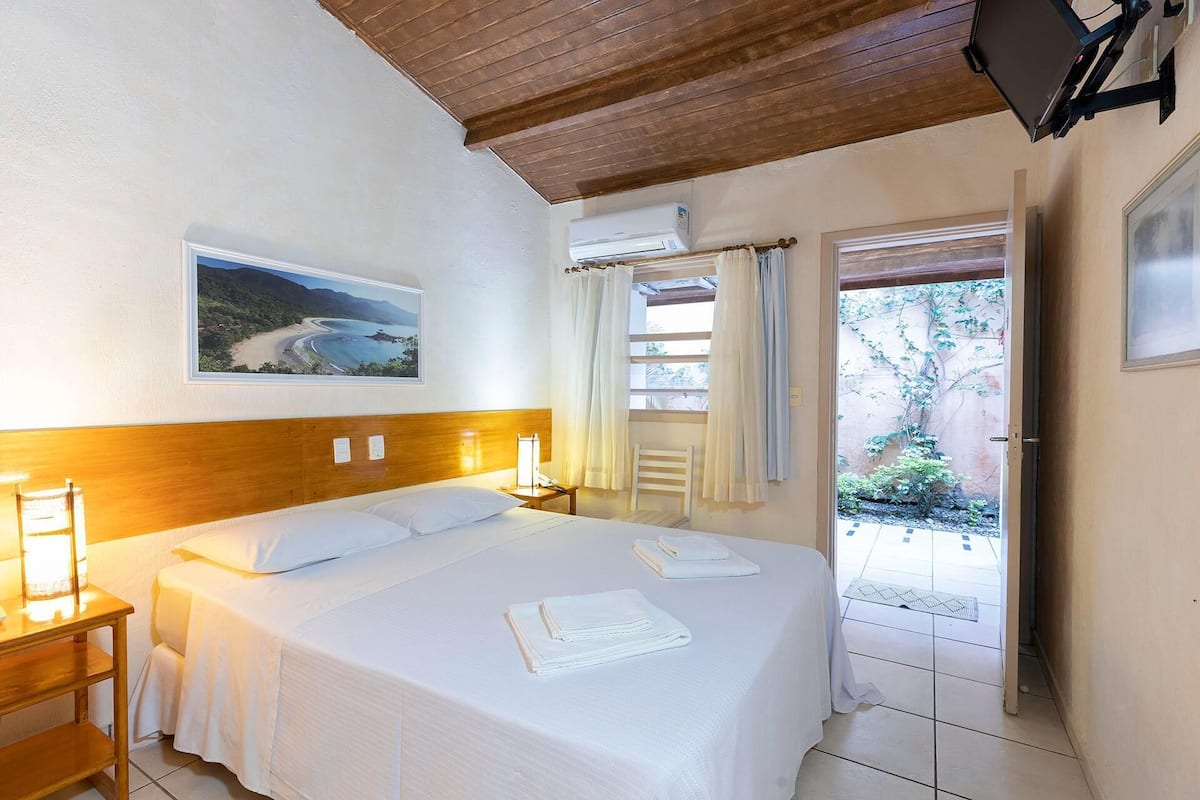 Surmatelas, minibar, coffres-forts dans les chambres, rideaux occultants