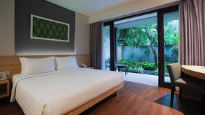 Shower, pancuran hujan, perlengkapan mandi gratis, dan pengering rambut