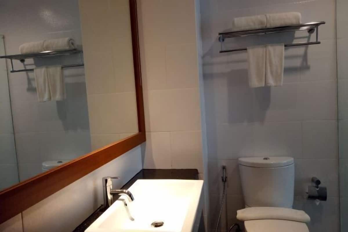 Bathroom | Shower, rainfall showerhead, free toiletries, hair dryer