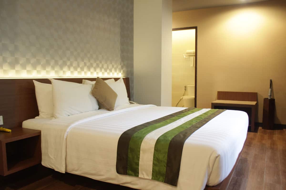Grand Deluxe | In-room safe, desk, free WiFi, bed sheets