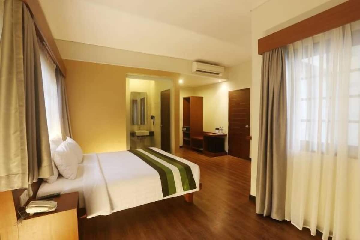 In-room safe, desk, free WiFi, bed sheets