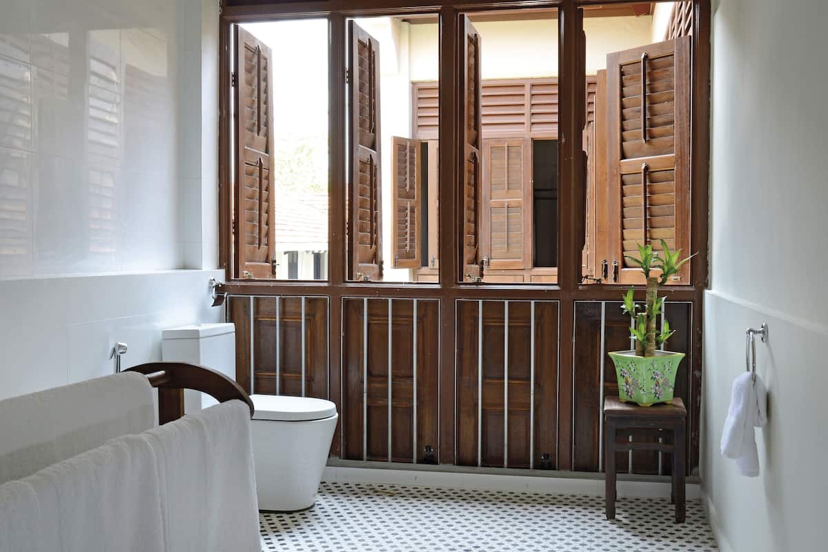 noordin suite | bathroom | shower, free toiletries, hair dryer, slippers