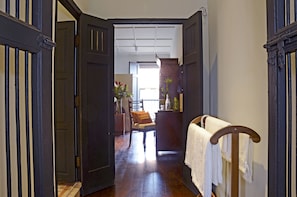 Quarto família | 1 quarto, cofres nos quartos, escrivaninha