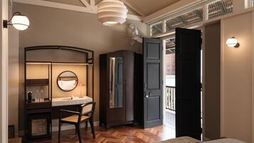 Mews Standard Room | Living area | 32-inch flat-screen TV with cable channels, TV