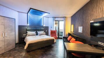 Junior Suite, Annex Building | 1 kamar tidur, didekorasi berbeda-beda, dan meja kerja