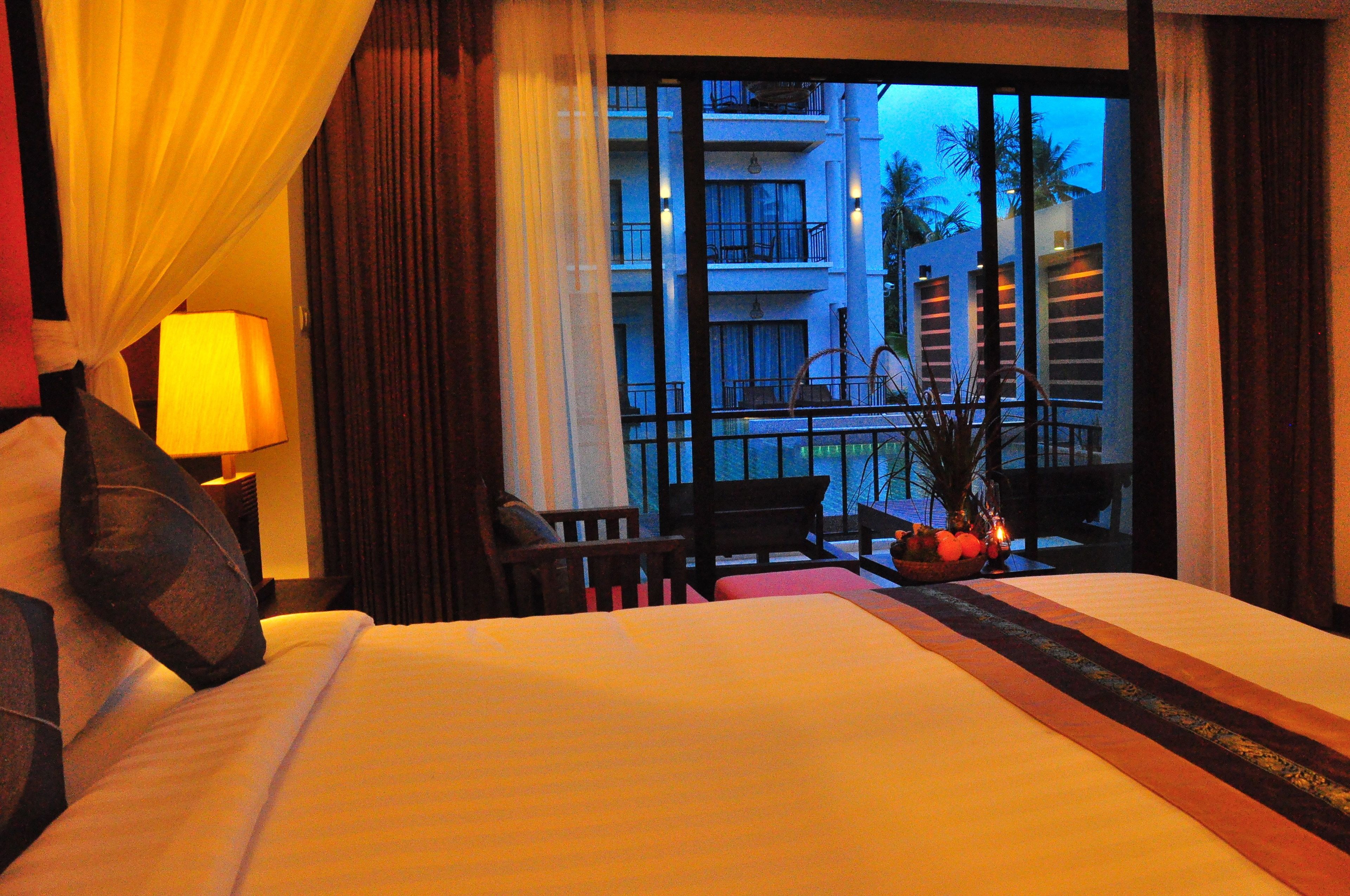 grand double room, 1 king bed, pool access | free minibar items, in-room safe, desk, blackout curtains