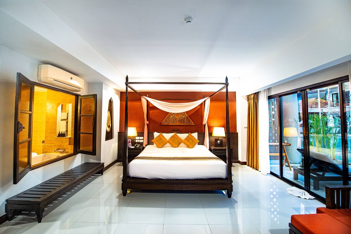 Grand Double Room, 1 King Bed, Pool Access | Minibar (some free items), in-room safe, desk, blackout drapes