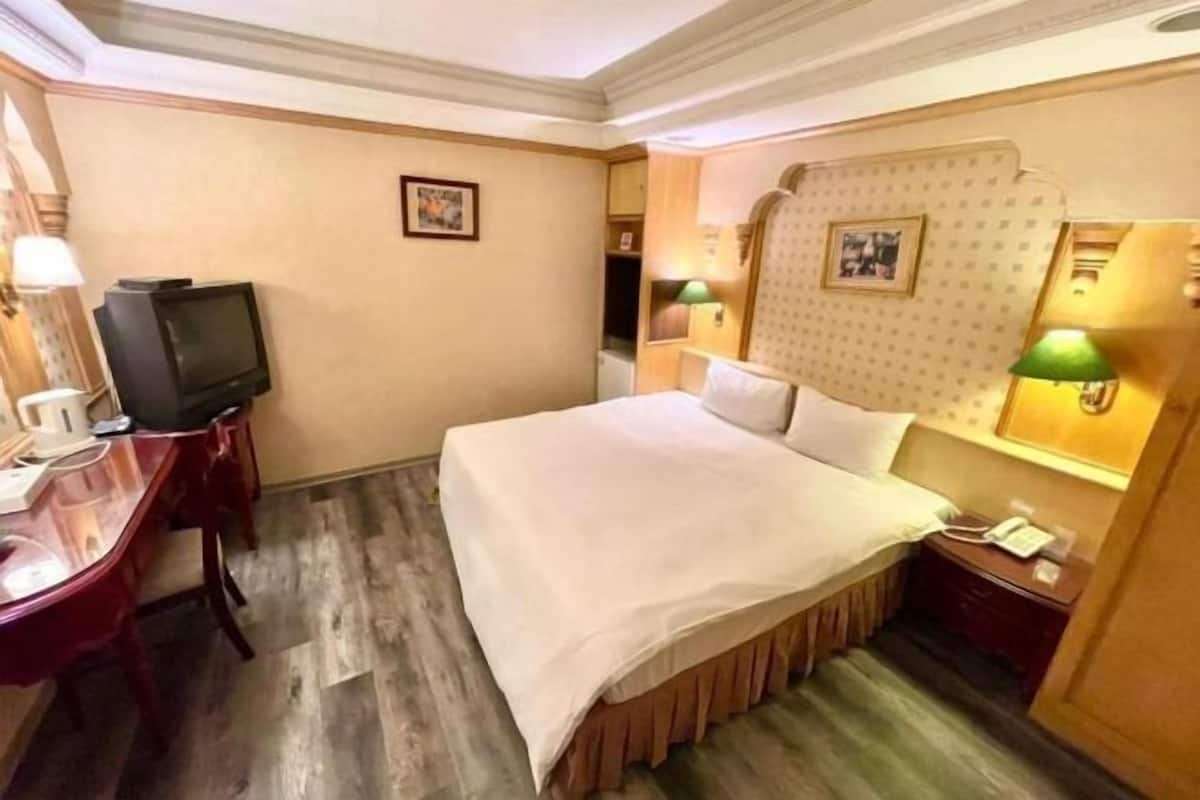 Blackout curtains, free WiFi, bed sheets