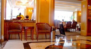Lobby sitting area - Meadow Hotel (Taipei)