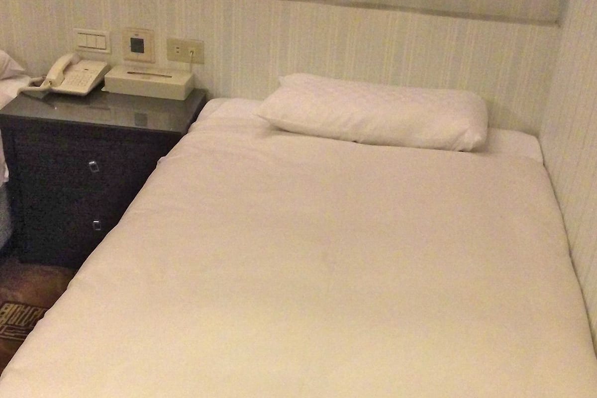 Kamar Single, tanpa jendela | Minibar, Wi-Fi gratis, dan seprai linen