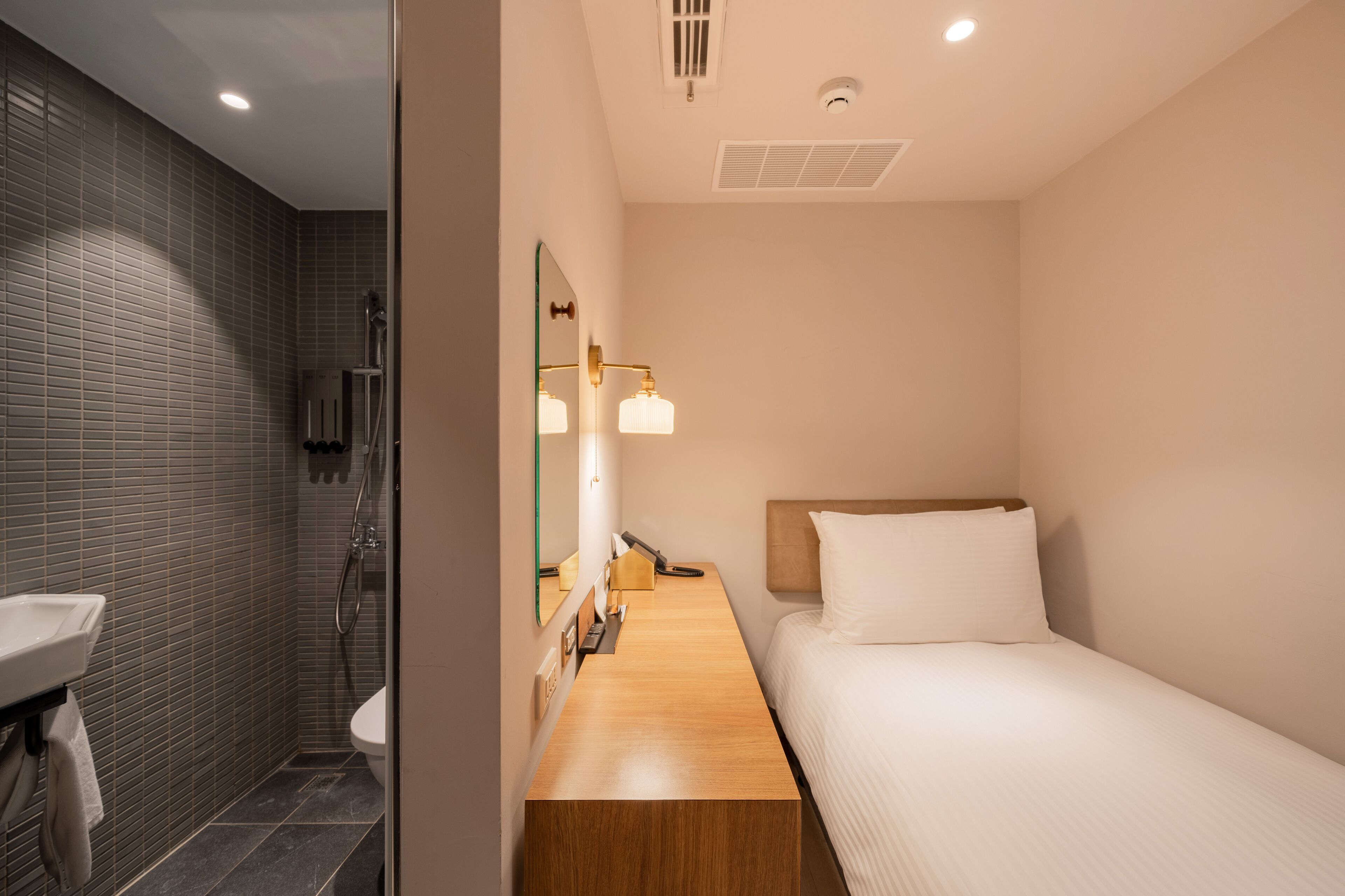 single room, 1 single bed | individually decorated, free wifi, bed sheets