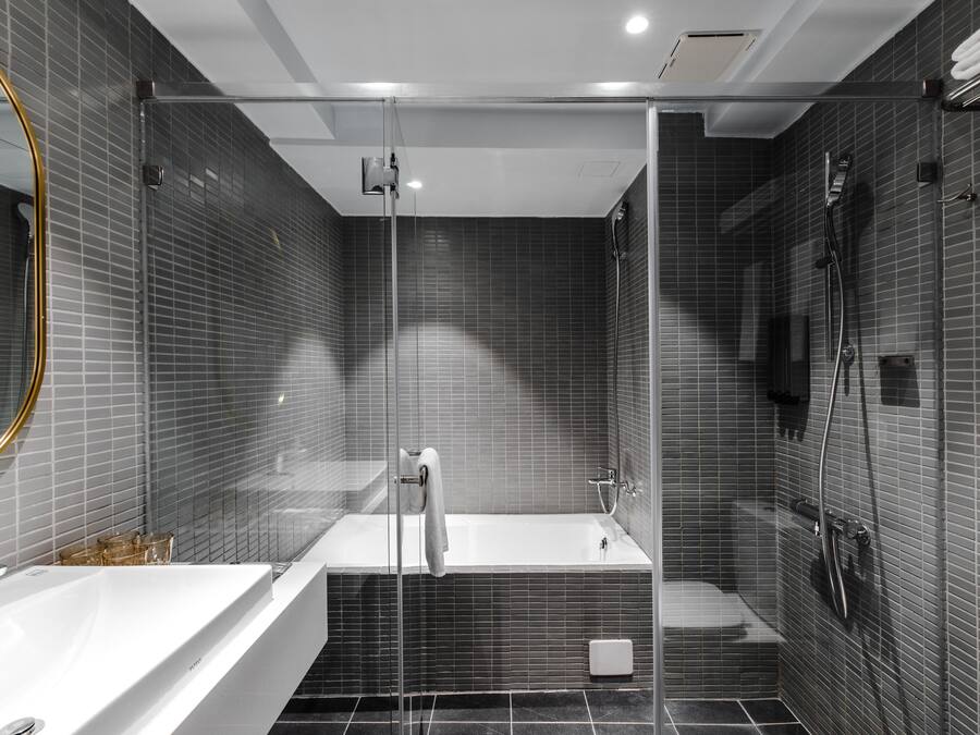 Superior Quadruple Room, 2 Double Beds | Bathroom | Shower, rainfall showerhead, hair dryer, slippers
