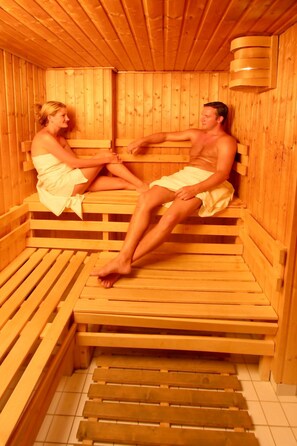 Sauna, poreallas, mutakylpyjä, hydroterapiaa, aromaterapiaa