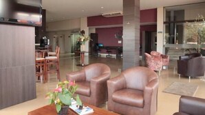 Lobby sitting area - Druds Express (Tres Lagoas)