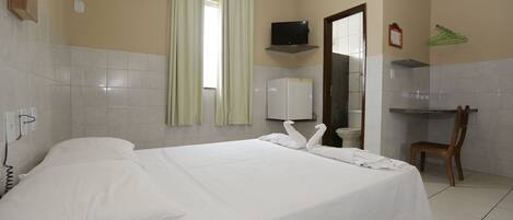 Minibar, escritorio, cortinas blackout y wifi gratis