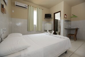 Habitación doble | Minibar, escritorio, cortinas opacas y wifi gratis