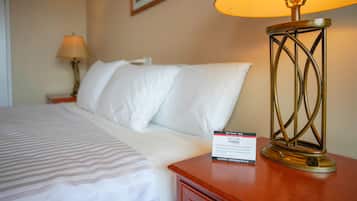 Room, 1 King Bed | Premium bedding, soundproofing, iron/ironing board, free WiFi