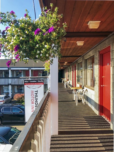 Thunderbird Motor Inn