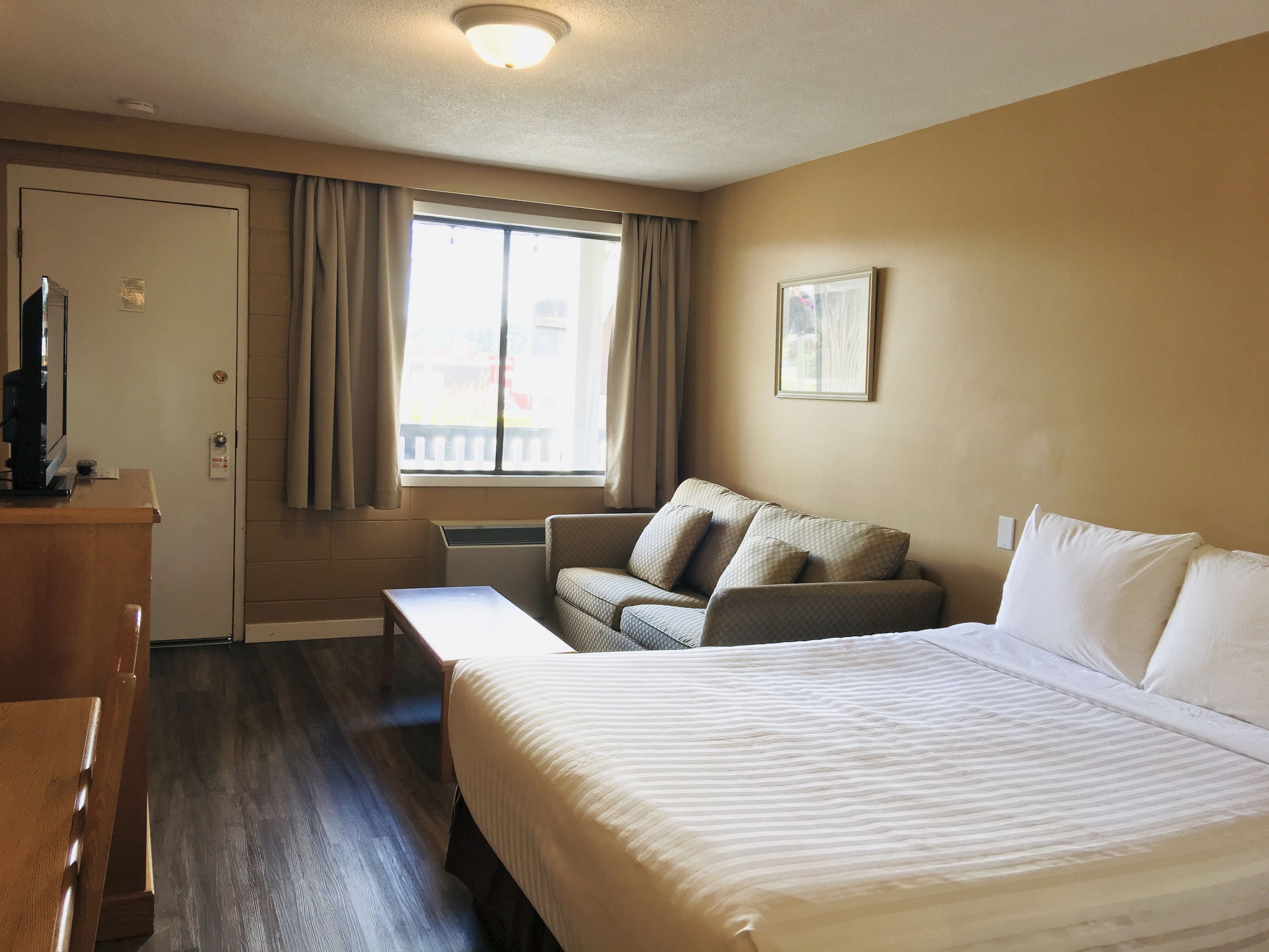 Sengetøy av topp kvalitet, lydisolert og strykejern/-brett