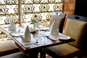 2 restaurantes, culinária indiana