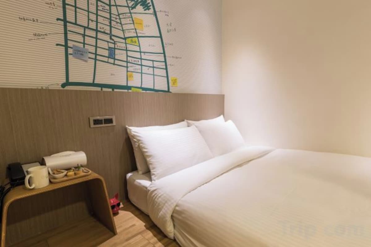 Soundproofing, iron/ironing board (on request), free WiFi, bed sheets