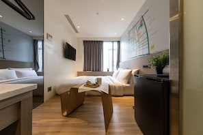 Habitación doble económica, sin ventanas | Insonorización, tabla de planchar con plancha y wifi gratis 
