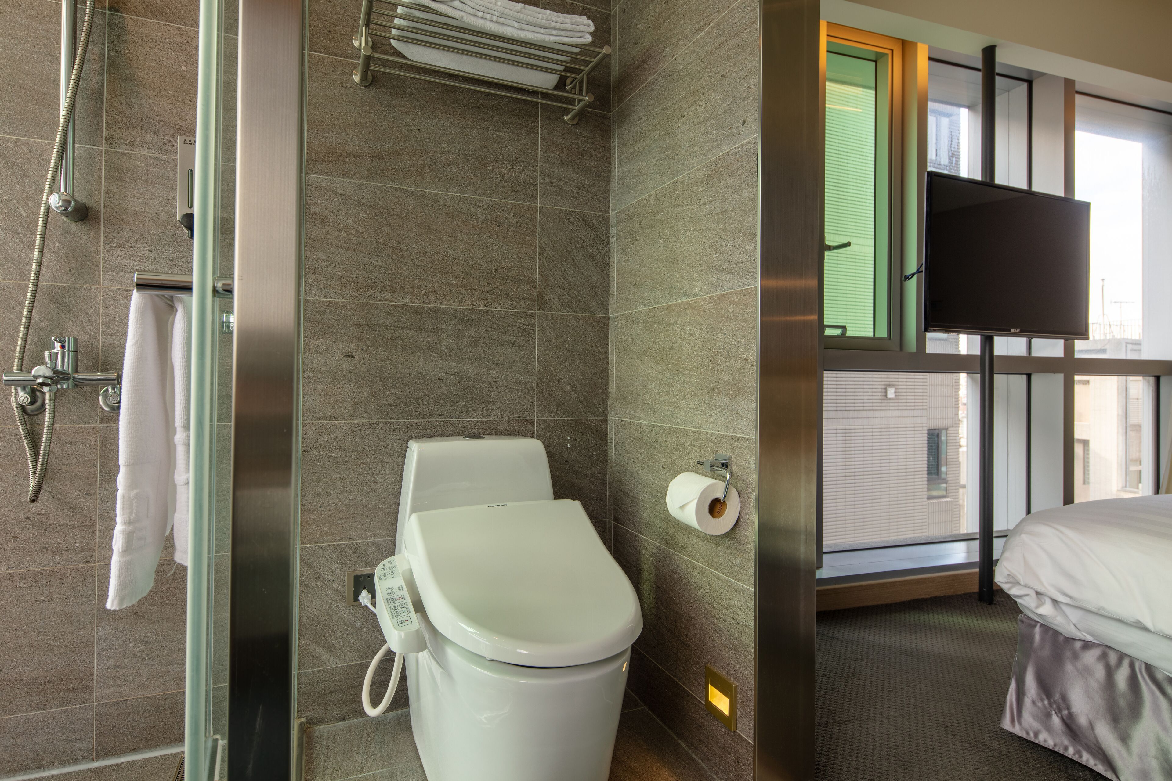 Deluxe Double Room | Bathroom | Hair dryer, slippers, towels, shampoo