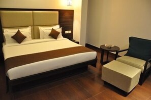 Individually decorated, cots/infant beds, rollaway beds, free WiFi - Hotel Avana By Minze (Jaipur)