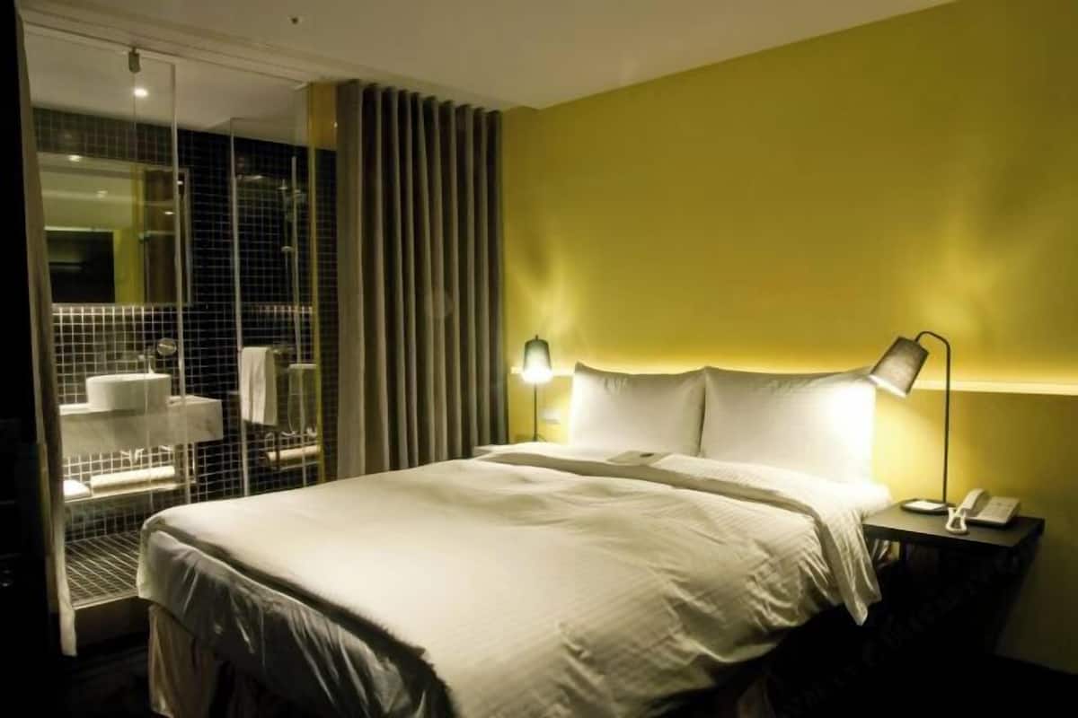 Desk, iron/ironing board, free WiFi, bed sheets