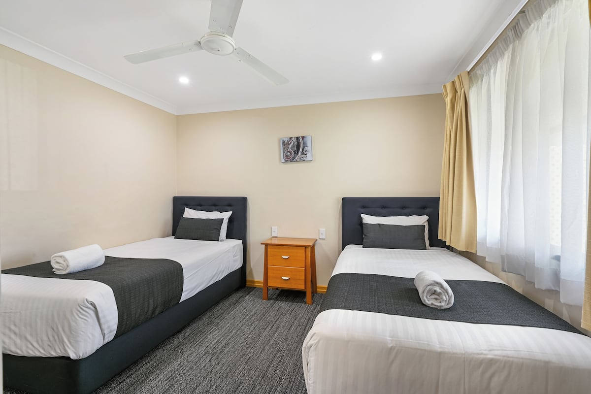 2 bedrooms, premium bedding, pillowtop beds, desk