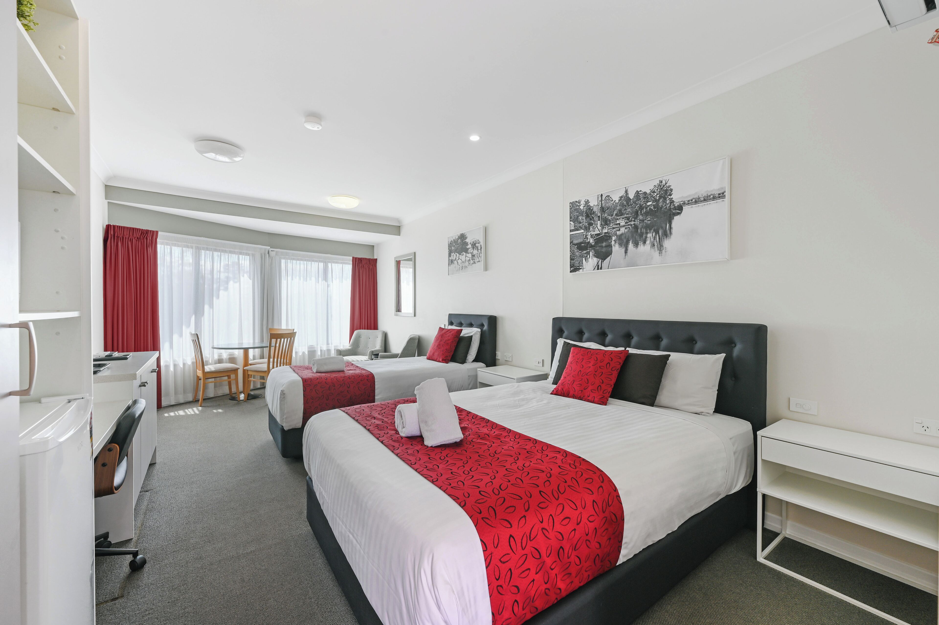 Deluxe Triple Room | Premium bedding, pillowtop beds, desk, laptop workspace