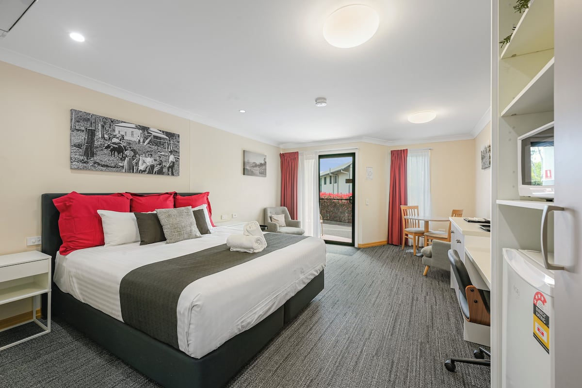 Superior King Room | 2 bedrooms, premium bedding, pillowtop beds, desk