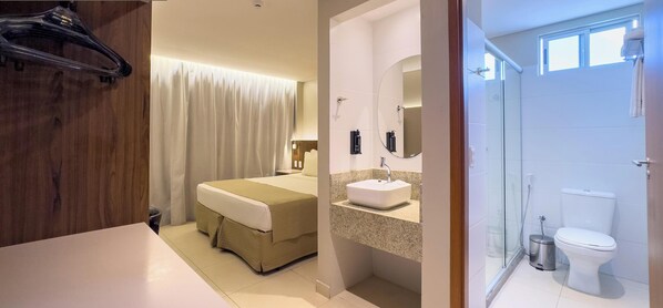 Deluxe Double Room, 1 Queen Bed | Minibar, in-room safe, desk, laptop workspace - Smart Hotel (João Pessoa)