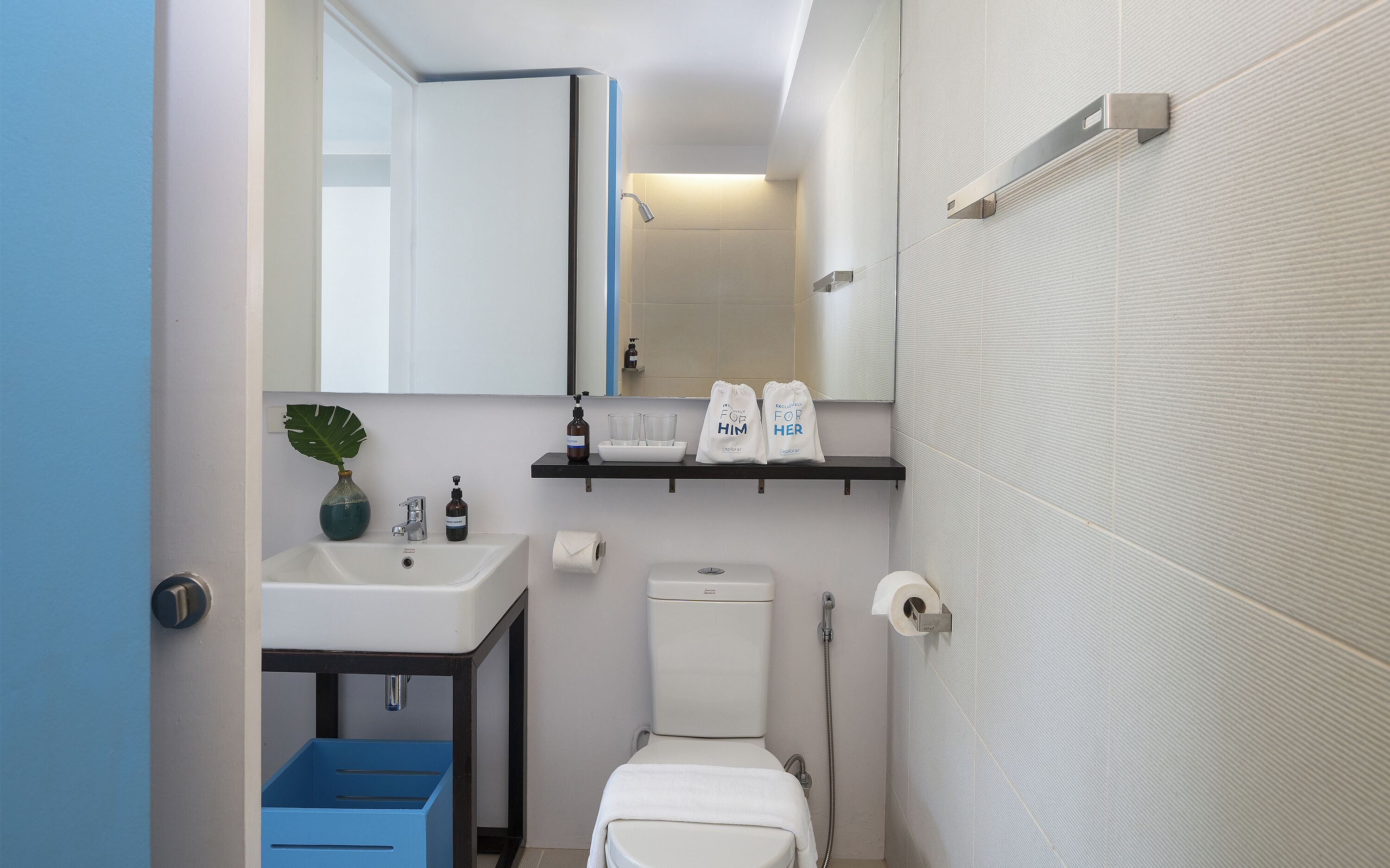 Superior Room without Terrace | Baño | Amenidades de baño gratuitas, secadora de cabello, batas, bidet 