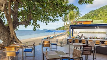 Breakfast, lunch, dinner served; Thai cuisine