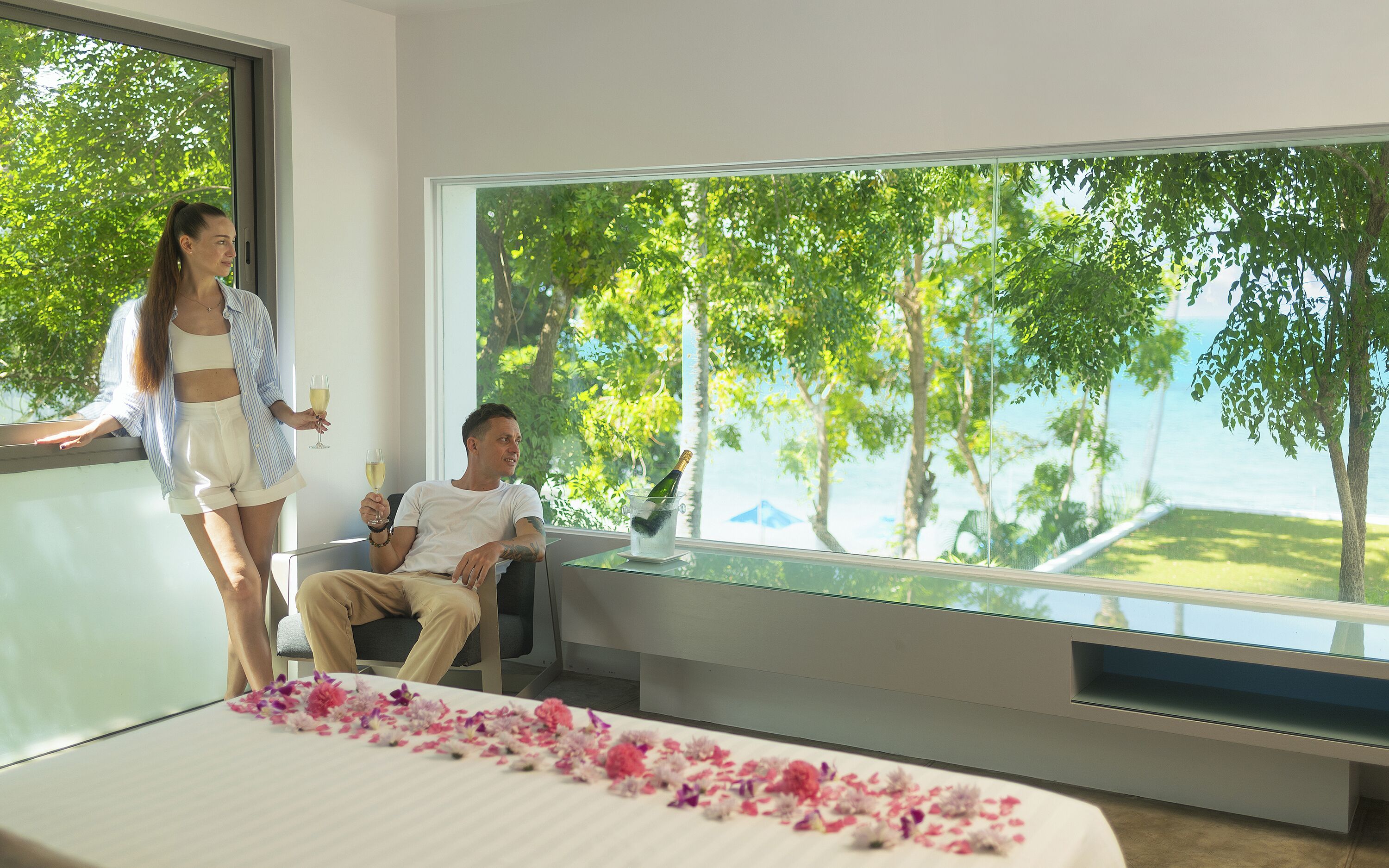 Sea View Suite | Minibar, in-room safe, blackout curtains, free WiFi