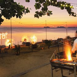 Petit déjeuner, déjeuner et dîner servis sur place, plats Cuisine thaï