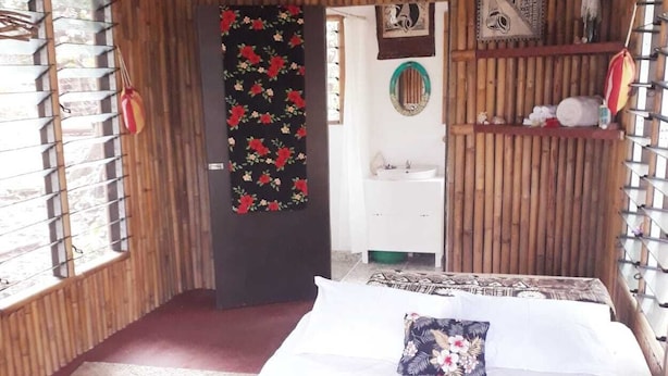Basic Cabin - Dolphin Bay Divers Retreat (Viani Bay)