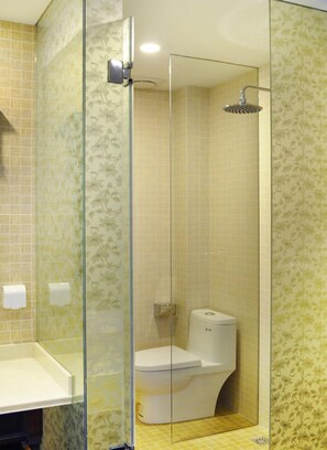 Single Room, 1 Twin Bed | Bathroom | Shower, rainfall showerhead, free toiletries, hair dryer - Qingdao Villa Inn Seaside (Qingdao)