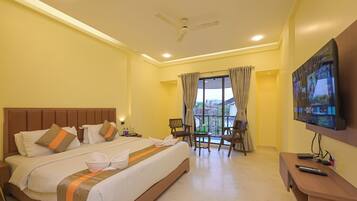 1 bedroom, desk, blackout drapes, free WiFi