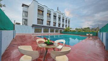 Indoor pool, outdoor pool