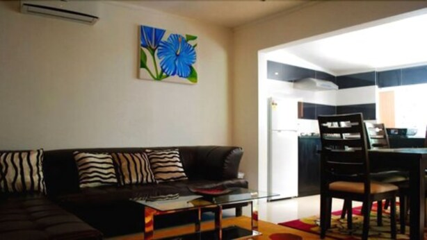 Deluxe Apartment, 1 Bedroom | Living room | TV - Hibiscus Apartments Fiji (Nadi)