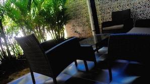 Deluxe Apartment, 1 Bedroom | Terrace/patio - Hibiscus Apartments Fiji (Nadi)