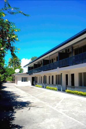 مكواة/لوح كي وأسرّة قابلة للطي وواي فاي مجانًا وملاءات أسرّة